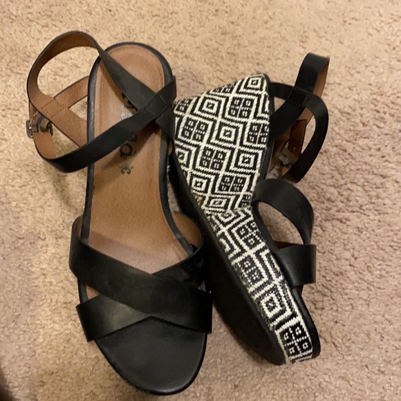 Mudd brand Black & White Wedges size 9 - Picture 3 of 3